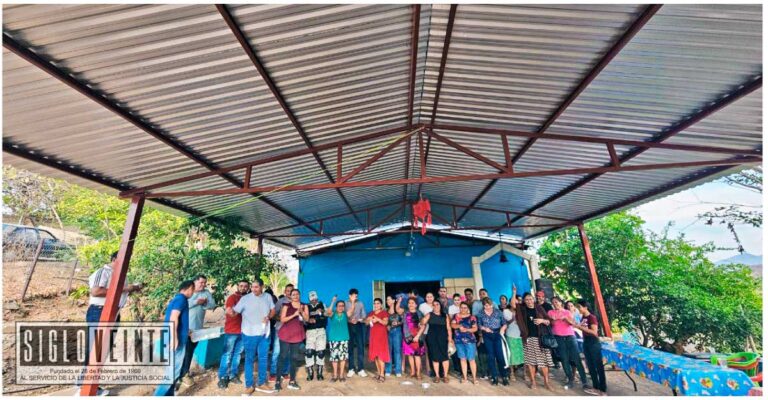 Inaugura Pablo Varona techo en la capilla de Capeo como parte de las obras comunitarias en Huetamo