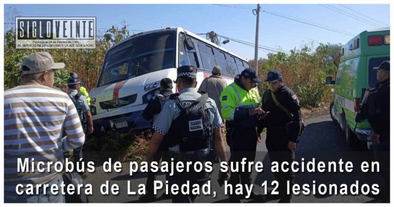 Microbús de pasajeros sufre accidente en carretera de La Piedad, hay 12 lesionados