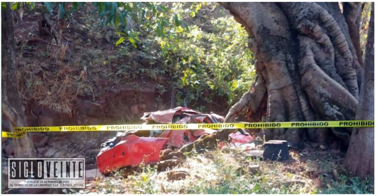 Un hombre pierde la vida tras al volcar su vehículo en la carretera El Temascal-El Limón de Papatzindán