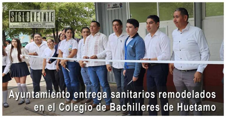 Ayuntamiento entrega sanitarios remodelados en el Colegio de Bachilleres de Huetamo
