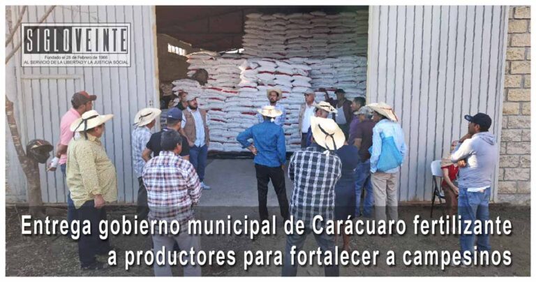 Entrega gobierno municipal de Carácuaro fertilizante a productores para fortalecer a campesinos