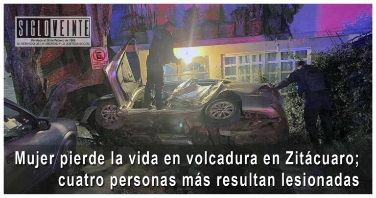 Mujer pierde la vida en volcadura en Zitácuaro; cuatro personas más resultan lesionadas