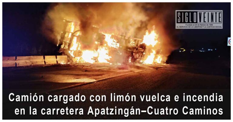 Camión cargado con limón vuelca e incendia en la carretera Apatzingán–Cuatro Caminos