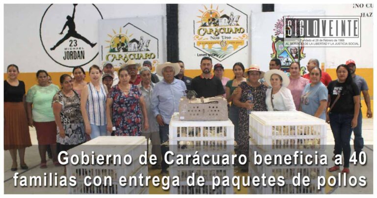 Gobierno de Carácuaro beneficia a 40 familias con entrega de paquetes de pollos