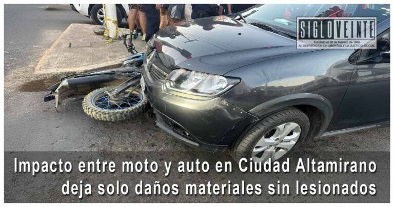 Impacto entre moto y auto en Ciudad Altamirano deja solo daños materiales sin lesionados