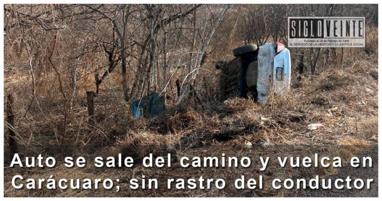 Auto se sale del camino y vuelca en Carácuaro; sin rastro del conductor