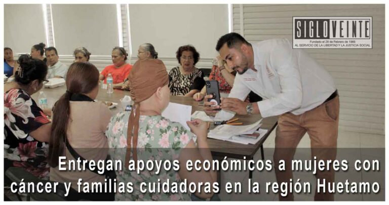 Entregan apoyos económicos a mujeres con cáncer y familias cuidadoras en la región Huetamo