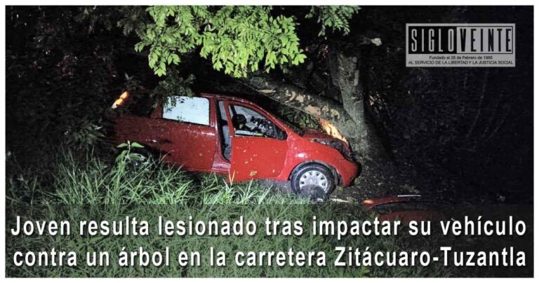 Joven resulta lesionado tras impactar su vehículo contra un árbol en la carretera Zitácuaro-Tuzantla