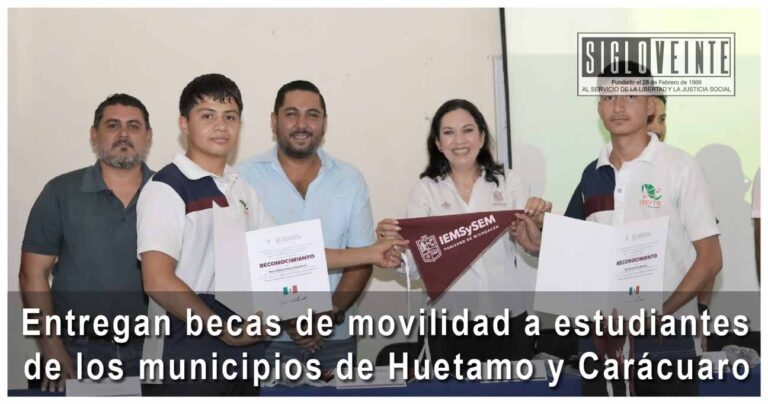 Entregan ⁠becas de movilidad a estudiantes de los municipios de Huetamo y Carácuaro