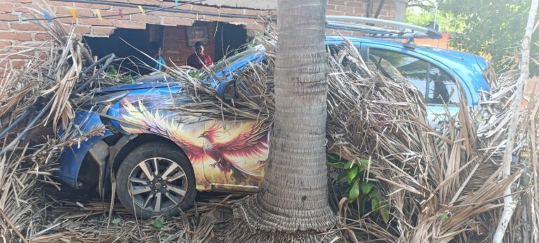 Joven resulta lesionado tras colisión de vehículo contra vivienda en Purechucho