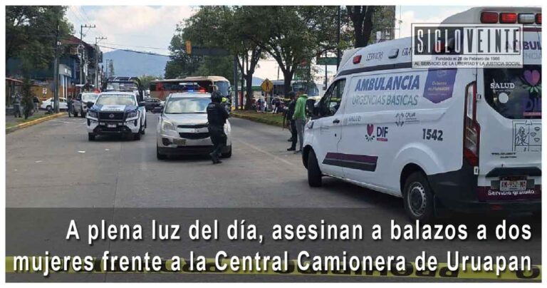 A plena luz del día, asesinan a balazos a dos mujeres frente a la Central Camionera de Uruapan