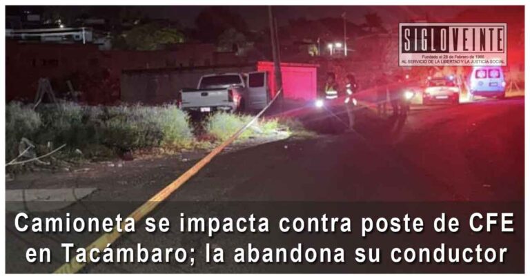 Camioneta se impacta contra poste de CFE en Tacámbaro; la abandona su conductor