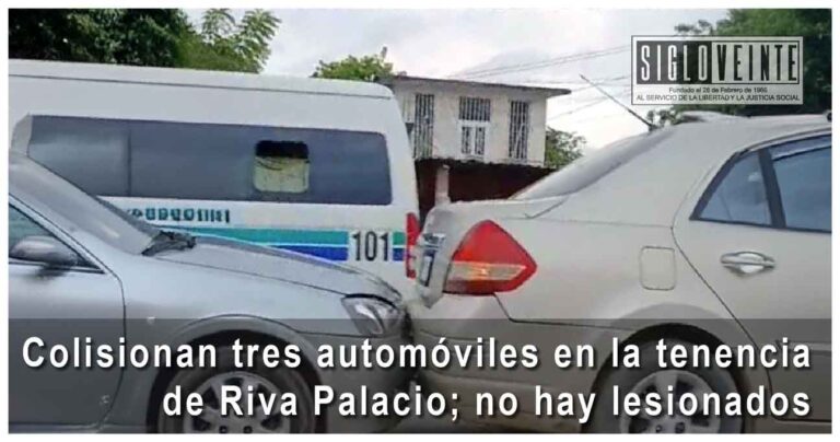 Colisionan tres automóviles en la tenencia de Riva Palacio; no hay lesionados