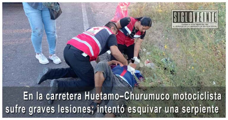 En la carretera Huetamo–Churumuco motociclista sufre graves lesiones; intentó esquivar una serpiente