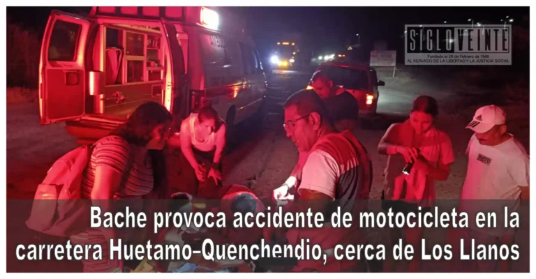 Bache provoca accidente de motocicleta en la carretera Huetamo–Quenchendio, cerca de Los Llanos