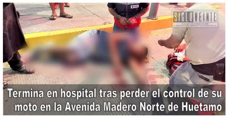 Termina en hospital tras perder el control de su moto en la Avenida Madero Norte de Huetamo