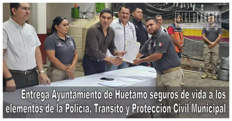 Entrega Ayuntamiento de Huetamo seguros de vida a los elementos de la Policía, Tránsito y Protección Civil Municipal