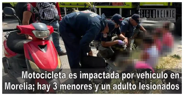 Motocicleta es impactada por vehículo en Morelia; hay 3 menores y un adulto lesionados