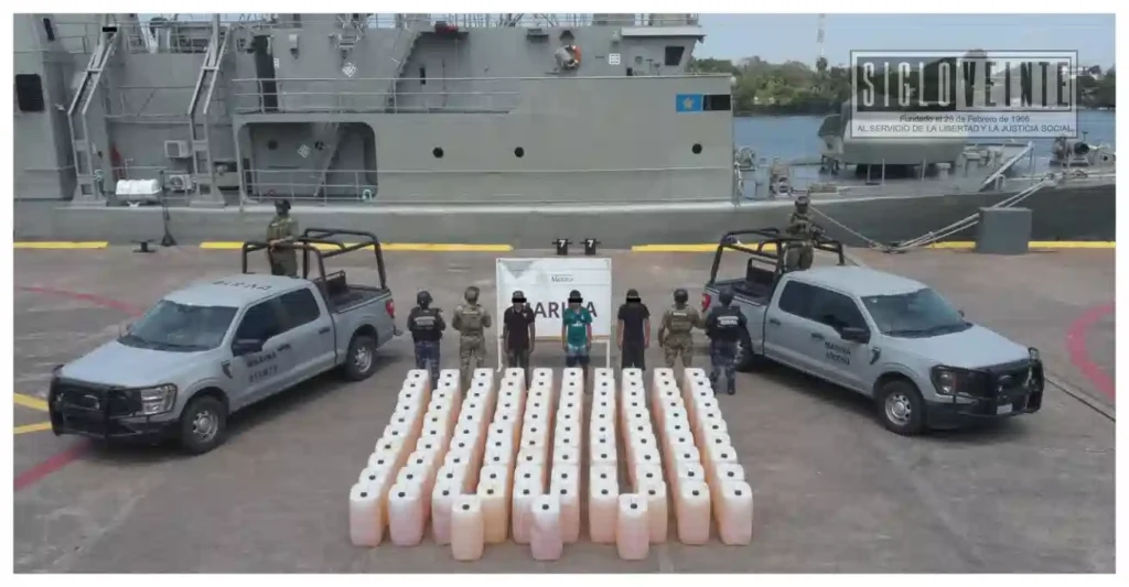 Asegura Marina embarcación con presunto combustible ilegal frente a las costa de Michoacán