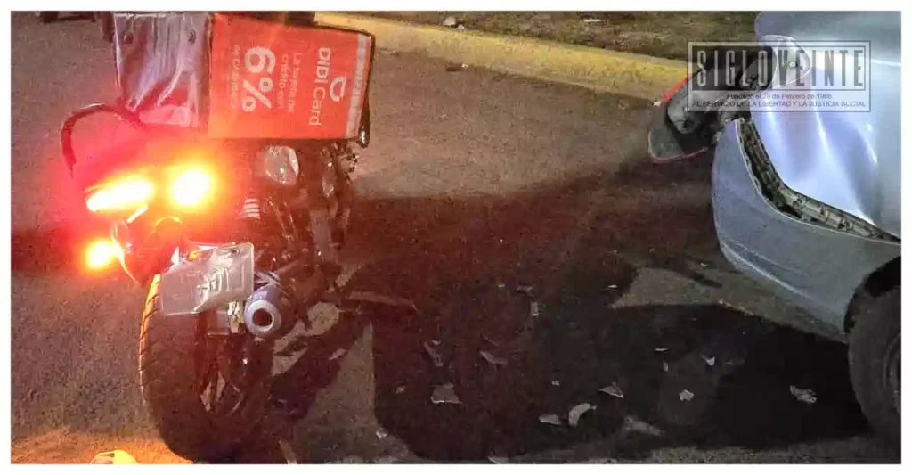 Camioneta del Ayuntamiento de Morelia impacta a motorepartidor y lo deja lesionado en Libramiento Poniente