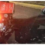 Camioneta del Ayuntamiento de Morelia impacta a motorepartidor y lo deja lesionado en Libramiento Poniente