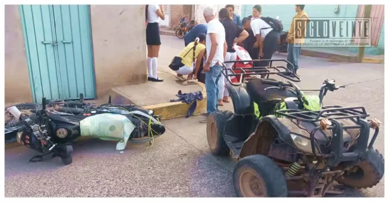 Dos estudiantes menores de edad resultan lesionados tras accidente de motocicleta en Huetamo