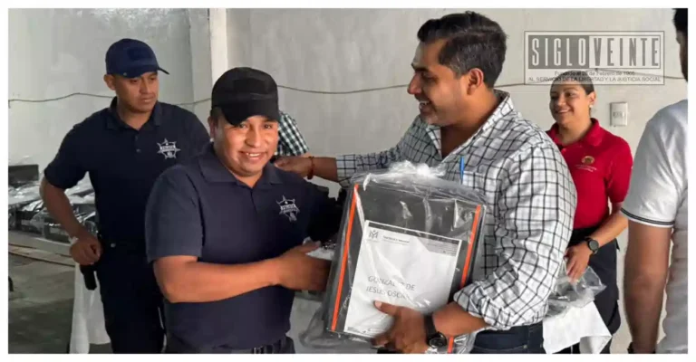 Entrega Fernando Ocampo equipo táctico y uniformes a corporaciones de seguridad en Tuzantla