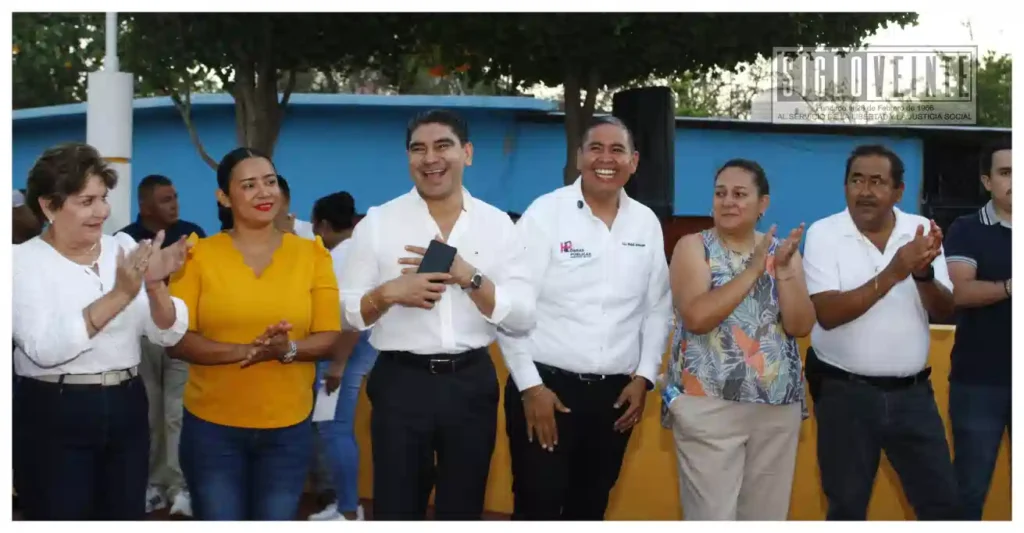 Gobierno de Huetamo rehabilita jardín y acceso principal en comunidad de Los Hornos