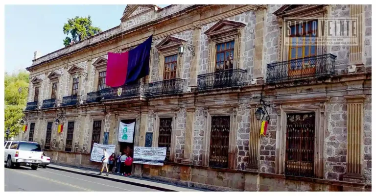 Huelga en la UMSNH continúa a puertas cerradas tras fallos judiciales a favor del sindicato