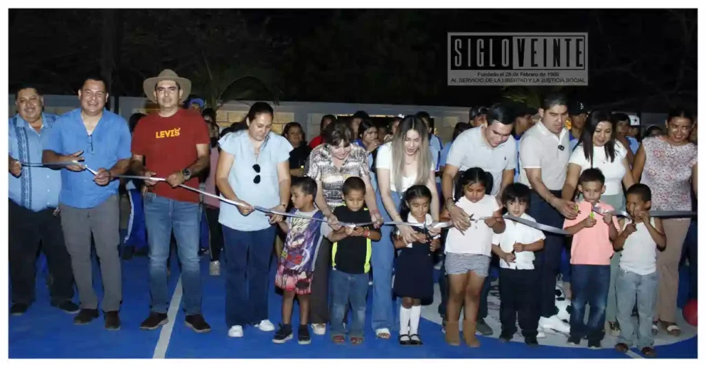 Pablo Varona impulsa espacios públicos con la construcción de cancha en El Rosario