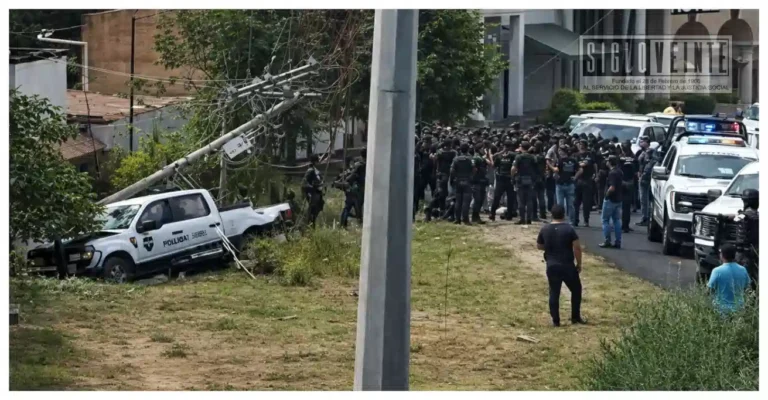 Volcadura de patrulla deja un elemento muerto y seis heridos en la Uruapan–Paracho