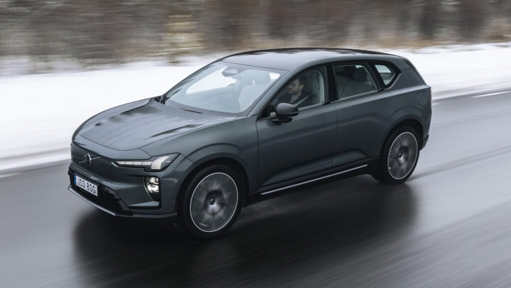 Hasta 810 km de autonomía y 340 km de recarga en 10 minutos: el coche eléctrico más avanzado de Volvo ya tiene precio en España