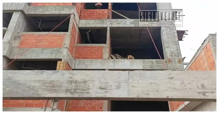 Albañil resulta herido tras caer de un edificio en construcción al sur de Morelia
