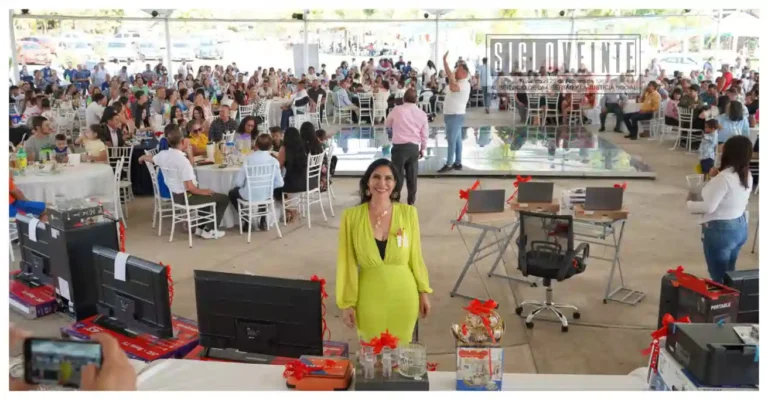 Celebra alcaldesa Norma Yáñez a docentes de Jungapeo durante festejo del Día del Maestro
