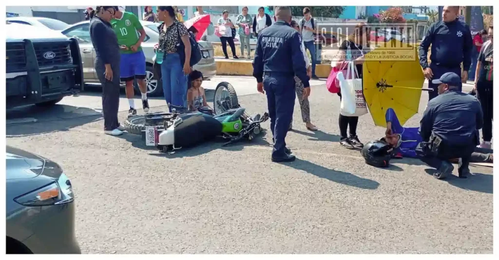 Choque entre motocicleta y patrulla de Guardia Civil deja dos lesionados en Morelia