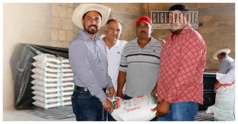 Con la entrega de fertilizante estamos beneficiando a 315 productores en Carácuaro: Hdever Tentory