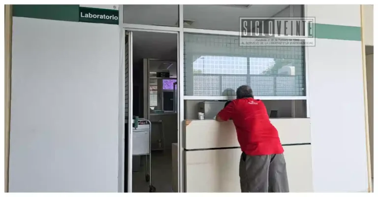 Denuncia en redes destapa desabasto y compras obligadas de material en el Hospital IMSS Bienestar Huetamo