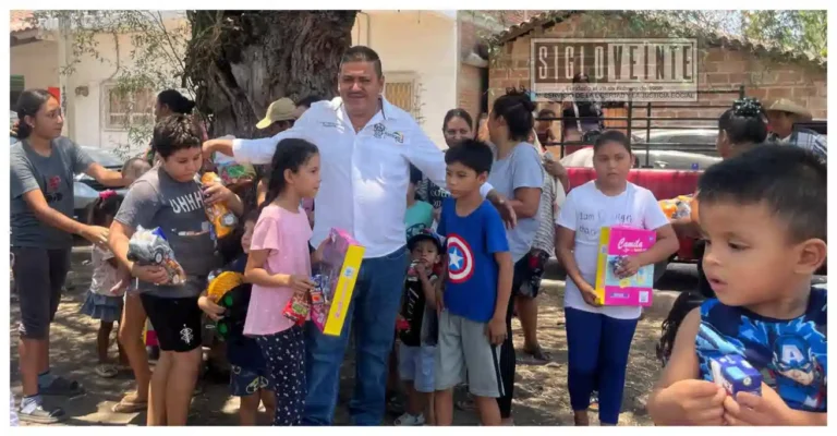 Entrega de juguetes en La Parota reúne a familias de Zirándaro por el Día del Niño