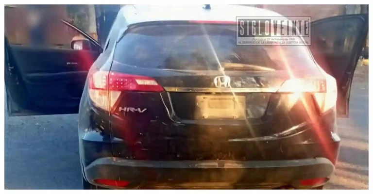 Hallan tres personas sin vida dentro de vehículo en carretera de Pátzcuaro
