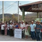 Inauguran jardín y alumbrado público en la comunidad de El Carmen, del municipio de Huetamo