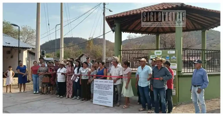 Inauguran jardín y alumbrado público en la comunidad de El Carmen, del municipio de Huetamo