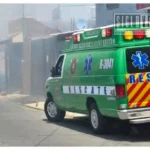Las llamas consumen vecindad y cobran la vida de un joven que intentó ayudar a otras personas
