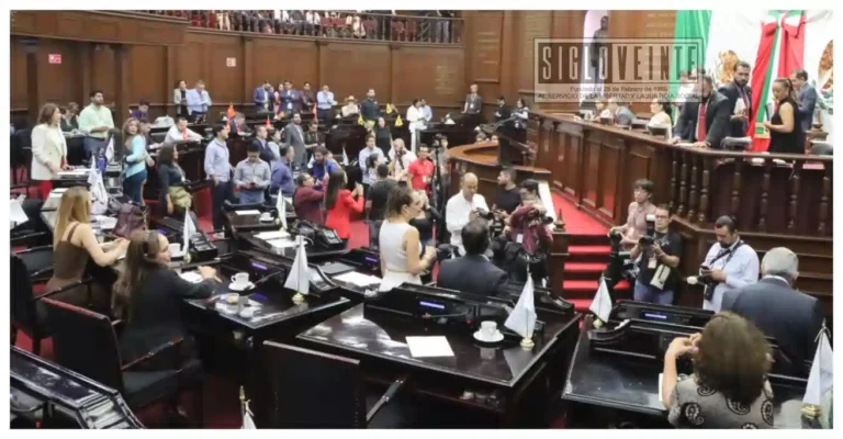 Se acabó la obligación de comprar uniformes donde diga la escuela en Michoacán