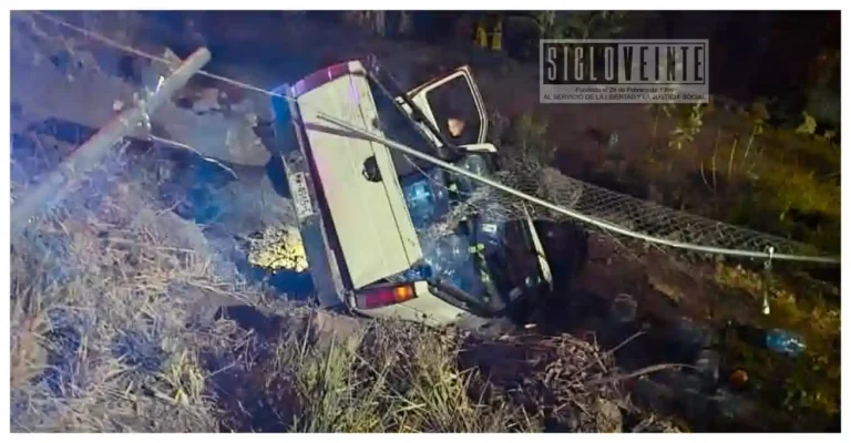 Seis integrantes de una familia resultan lesionados tras caída de camioneta a barranco en Tacámbaro