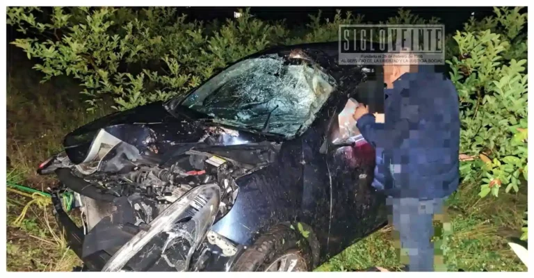 Automovilista resulta ileso tras volcadura en la carretera Zitácuaro–Tuzantla