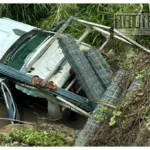 Camioneta de carga cae a barranca tras percance en la carretera Tacámbaro–Turicato