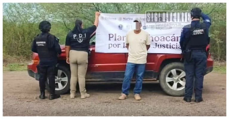 Detienen a hombre cuando llegaba a Huetamo conduciendo camioneta robada en Guanajuato
