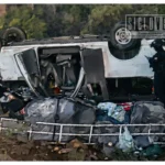 Doce lesionados tras volcadura de camioneta; viajaban de Houston, Texas, con destino a Michoacán