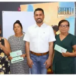 Encabeza Hever Tentory entrega de visas a adultos mayores de Carácuaro para reunirse con sus familias en Estados Unidos