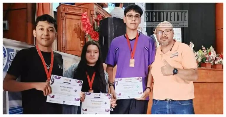 Estudiantes del CECyTEM representarán a México en competencia internacional en Colombia